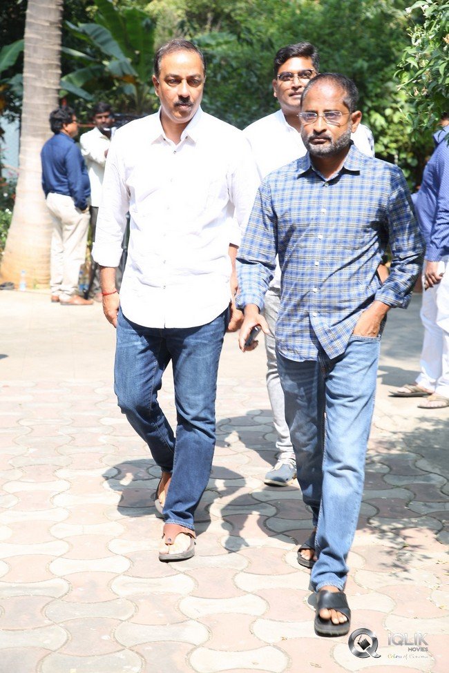 Celebrities-pay-homage-to-superstar-Krishna